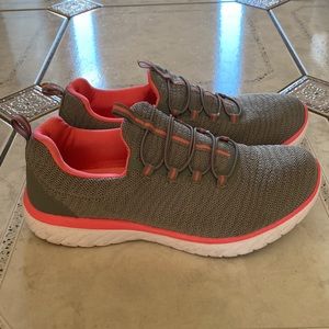 Athletic comfort fit sneakers size 9 with memory foam